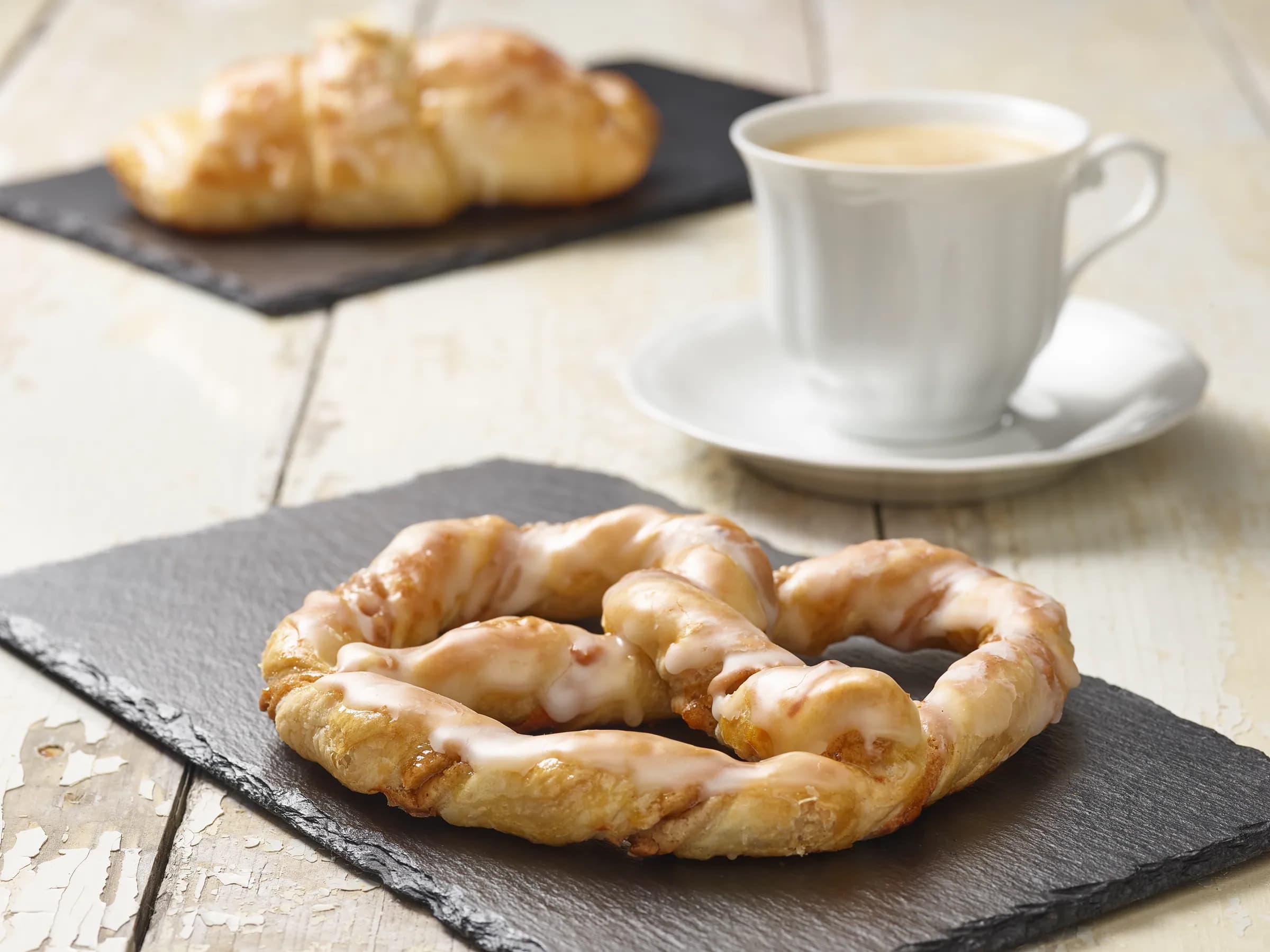 Blätterteigbreze mit Zuckerglasur
