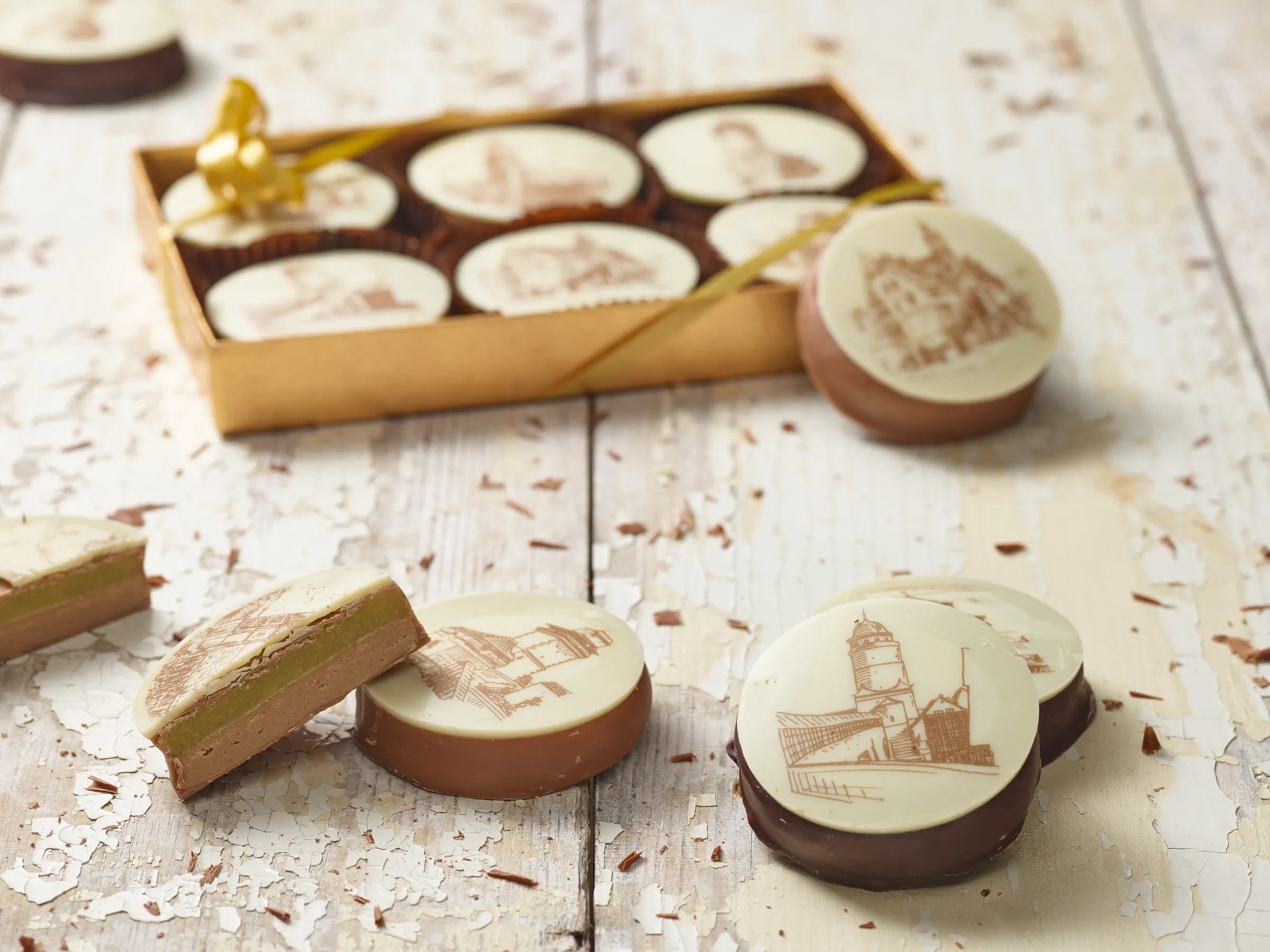 Nördlinger Stadtpasteten, halb Nougat, halb Pistazienmarzipan
