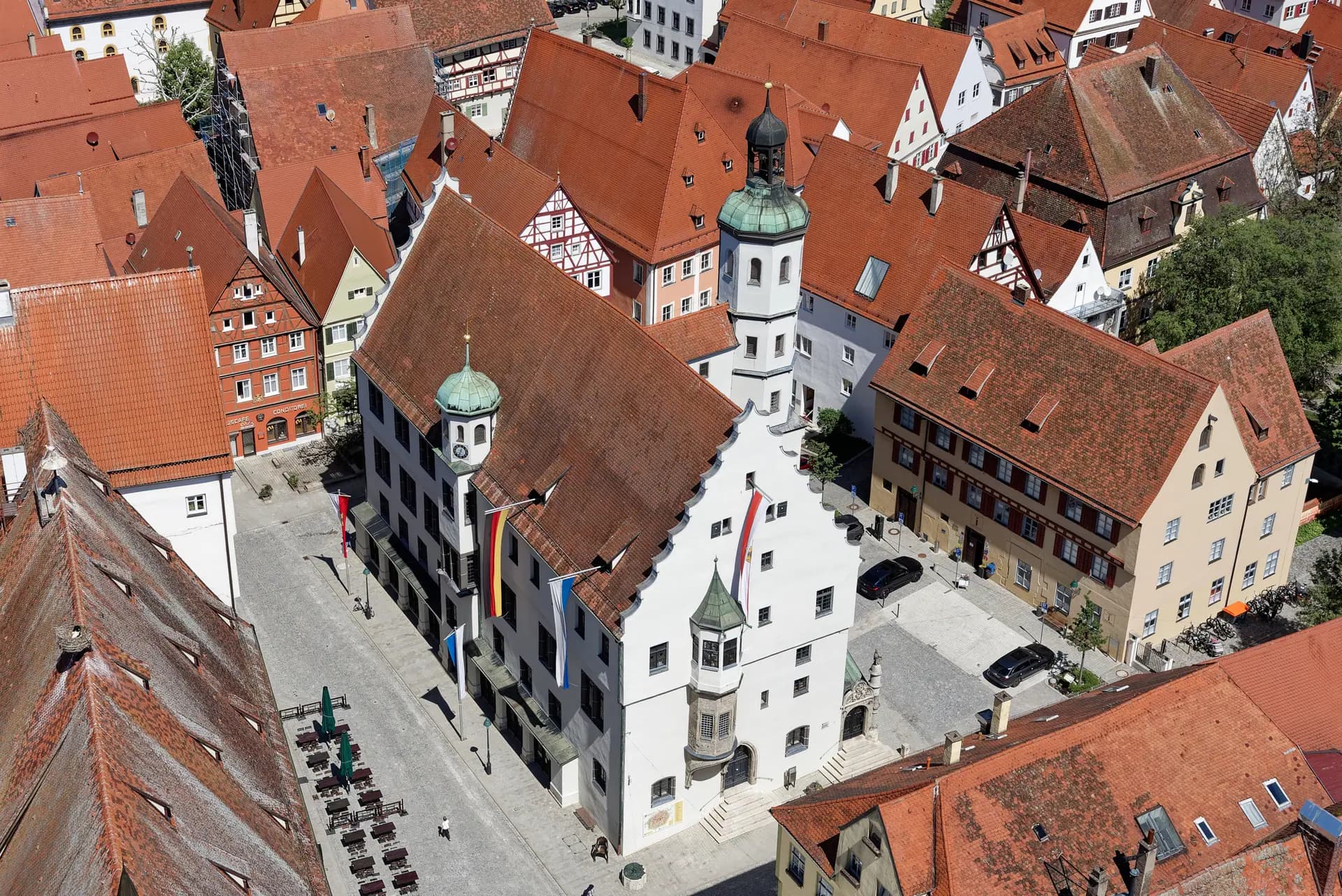 Marktplatz und Rathaus Nördlingen, vom Daniel aus gesehen